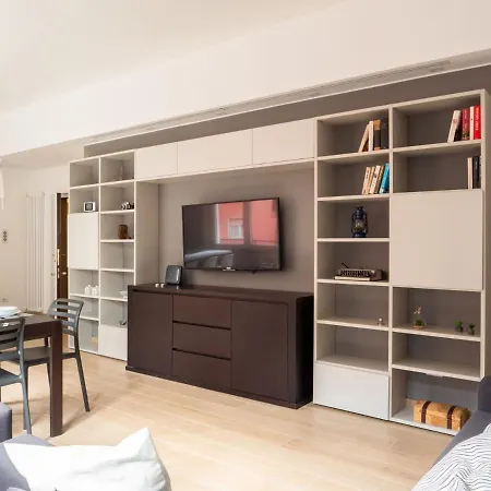 The Best Rent - Gorgeous Two-bedroom Close To Cinque Giornate Square *